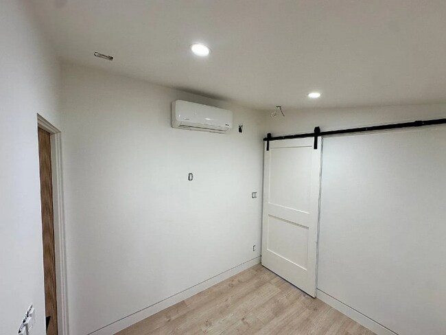 Building Photo - 4236 Ellenita Ave