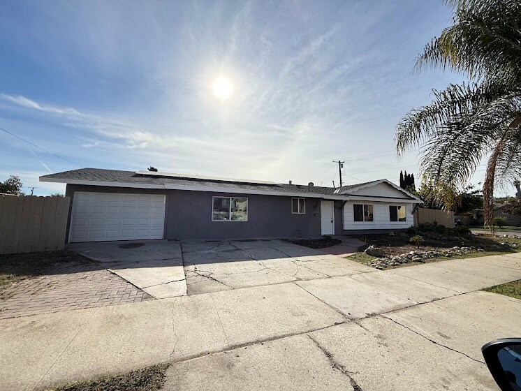 Building Photo - 8927 Delrose Ave