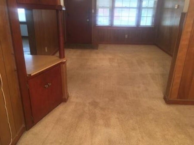 Building Photo - Cute 2 bedroom home for only $895 in conve...