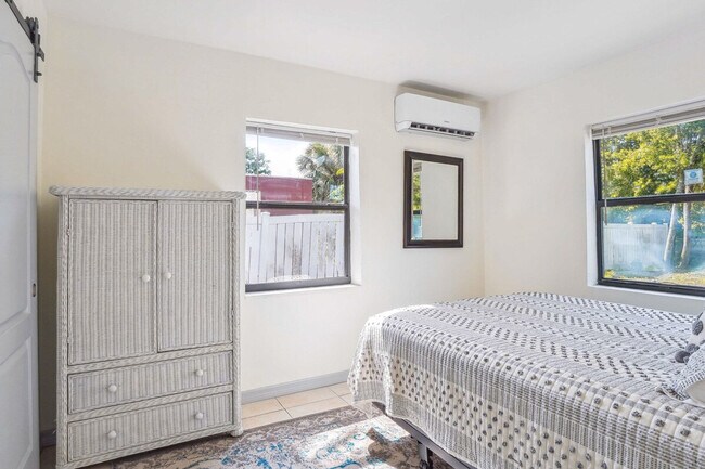 Building Photo - 662 Callahan St