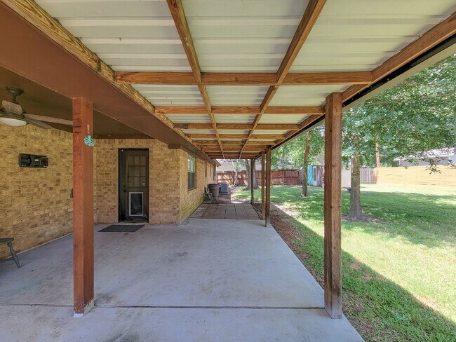 Building Photo - 10282 Valley Dr S
