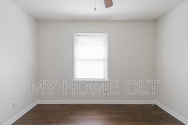 Building Photo - 1024 Houston St