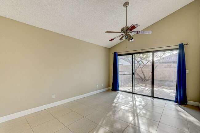 Building Photo - 3 bedroom single story in Henderson!