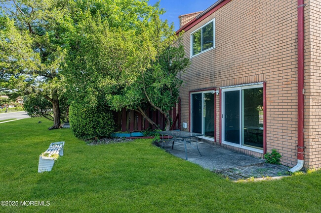 Building Photo - 10 Foxwood Ct