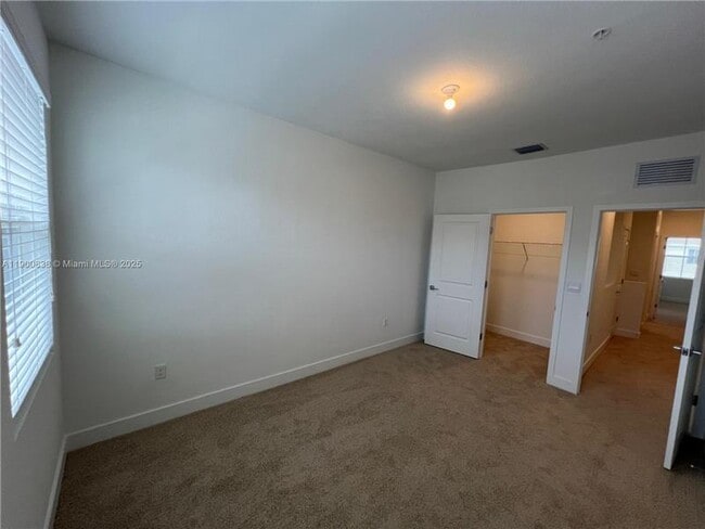 Building Photo - 136 SW 170th Ave