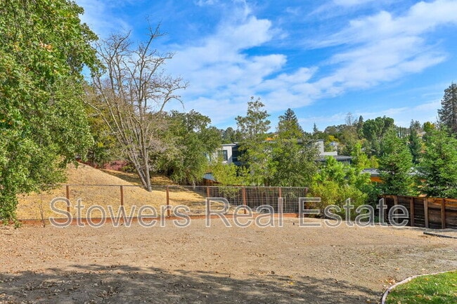 Building Photo - 1090 Livorna Rd