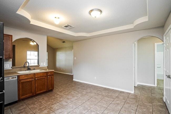 Building Photo - 6267 Gillian Park Dr