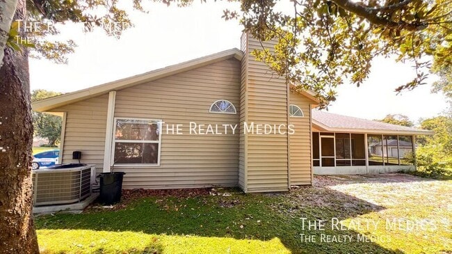 Building Photo - 23 Winding Woods Trail