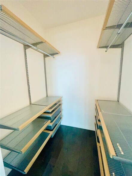 Building Photo - 951 Brickell Ave