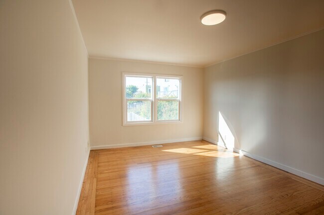 Building Photo - 316 Bridgeview Dr
