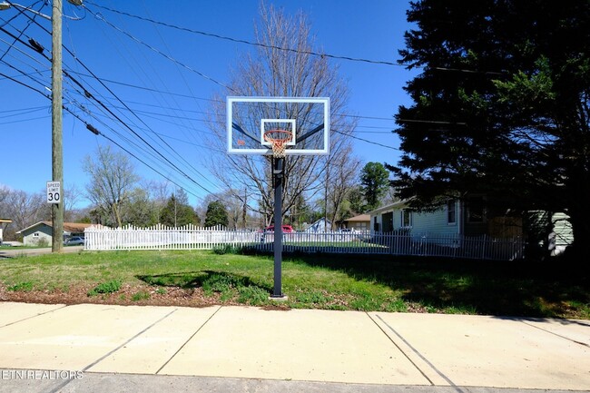 Building Photo - 548 Murray Rd NW