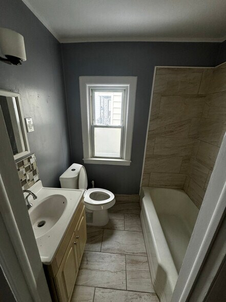 Building Photo - 2781 South Park Ave