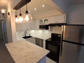 Building Photo - 1100 NE 9th Ave