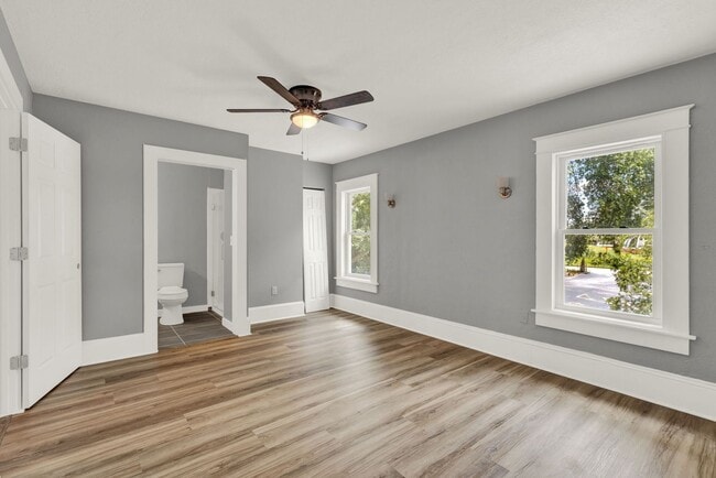 Building Photo - Beautifully renovated 3-bedroom, 2-bathroom upstairs apartment in the heart of historic Eustis!