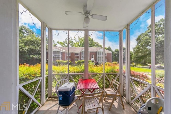 Building Photo - 72 Delmont Dr NE