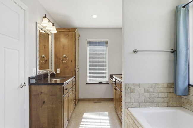Building Photo - 3835 E Brookdale Terrace