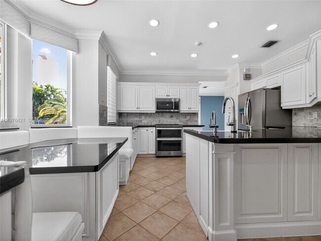 Building Photo - 1008 Highland Meadows Dr