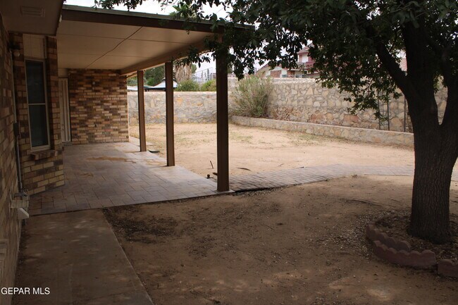 Building Photo - 11550 James Grant Dr