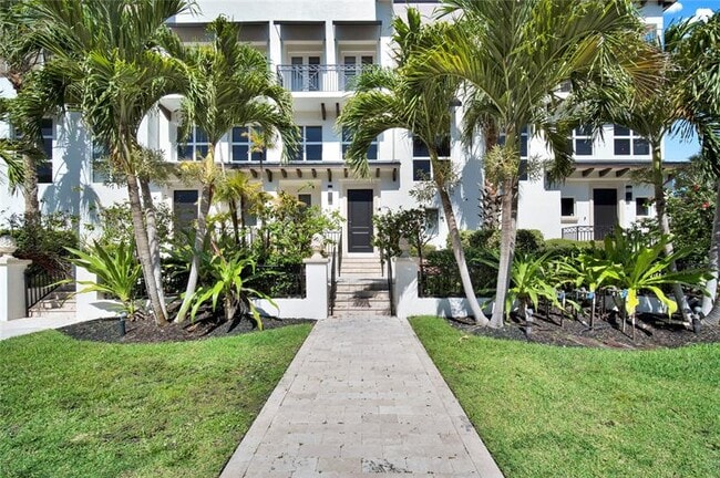 Primary Photo - 425 N Ocean Blvd