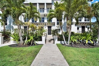 Building Photo - 425 N Ocean Blvd