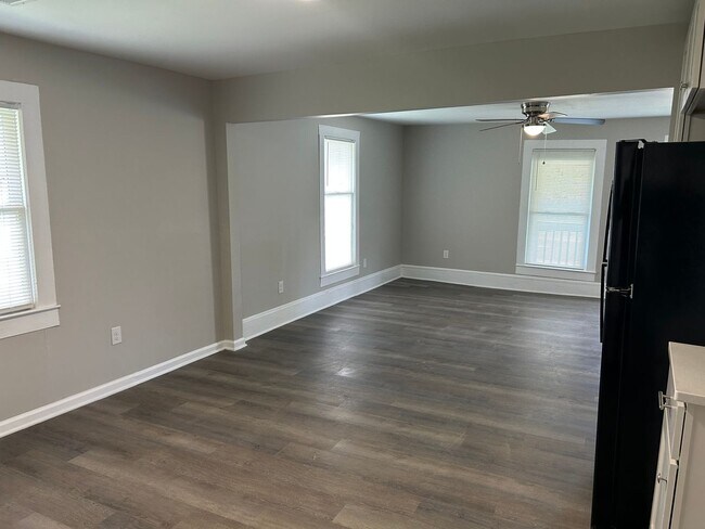 Building Photo - 412 W Twenty-Seventh St