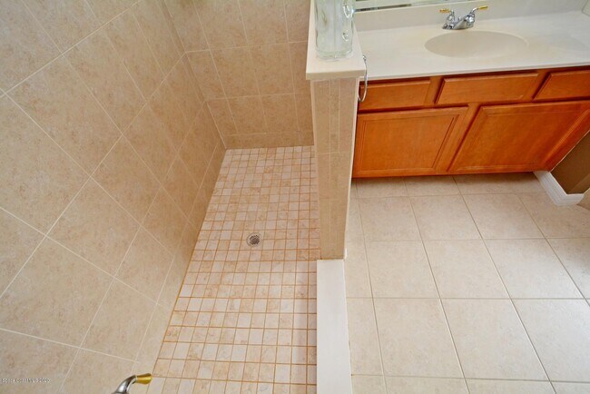 Building Photo - 820 Glen Abbey Way