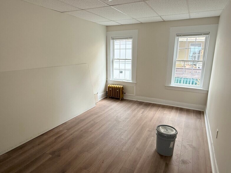 Building Photo - 22 Spruce St