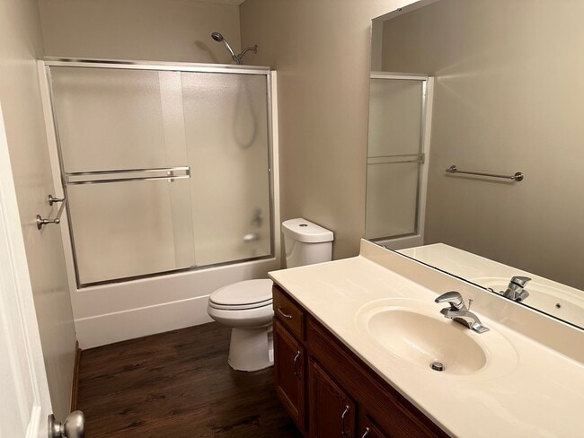 Building Photo - 2 Bed Single Level Duplex in Blue Springs