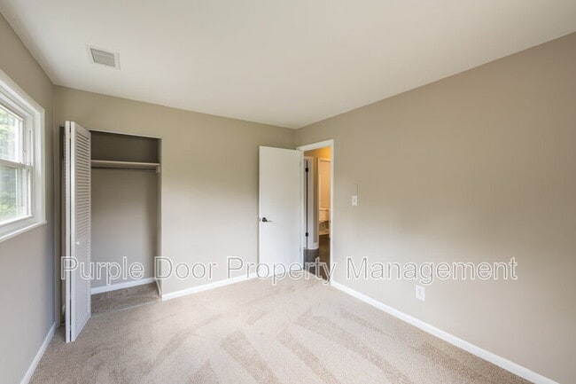 Building Photo - 2369 Brenda Dr SE
