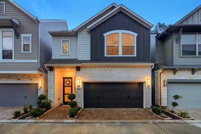 Building Photo - 10934 Brambling Wood Dr