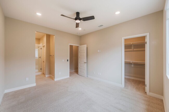 Building Photo - Newer townhome rental located in the gated One Seven Eight community!
