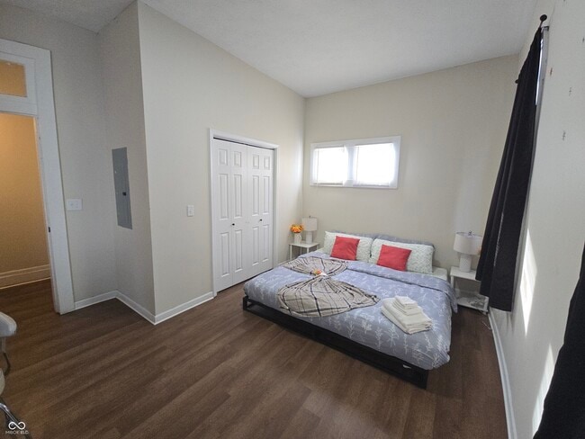 Building Photo - 1728 N Delaware St