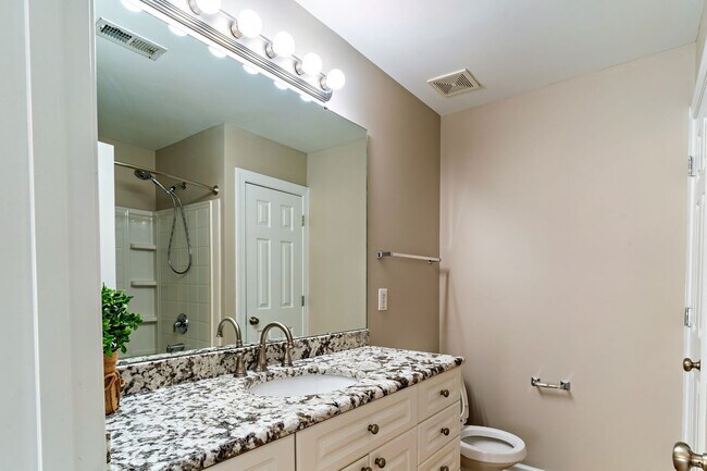 Building Photo - Move-In Ready End-Unit Townhome with Two Private Suites in the Heart of Rolesville!