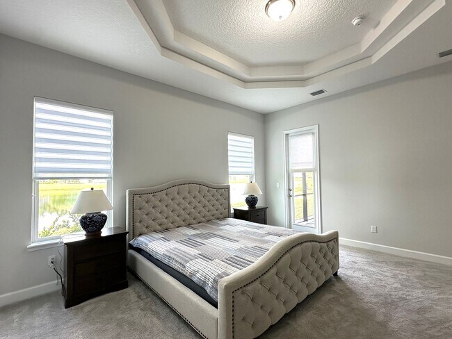 Building Photo - Fully Furnished, Stunning 4/4, Available I...