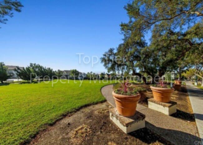 Building Photo - Spectacular 3 Bd + Den/Office, 2.5 Ba, 254...