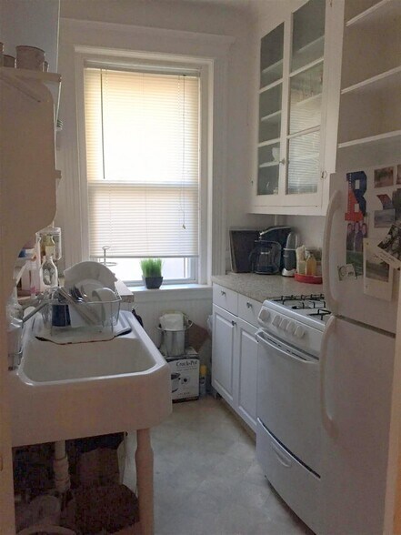 Building Photo - 74 Kirkland St