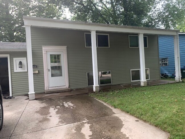 Building Photo - 4 Bedroom 2 Bath Home Available for Rent i...