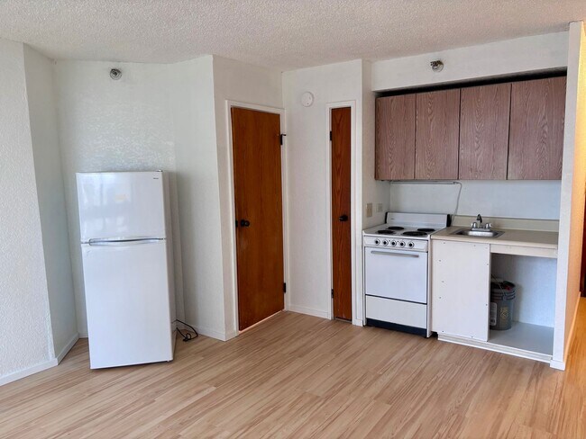 Building Photo - Available now: A studio 1 bath at Liliuokalani Gardens