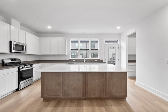 Building Photo - 8375 Mulberry Ave