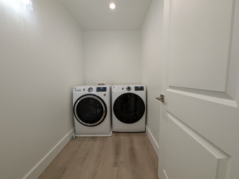 In unit Laundry - 1662 Lilac Dr