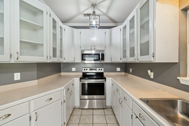 Building Photo - 330 Boggy Hollow Rd