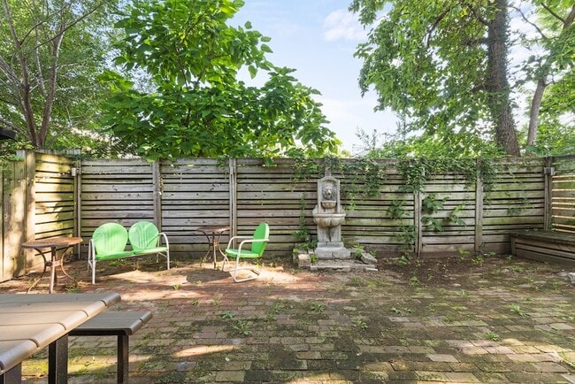 Building Photo - 717 Lampton St