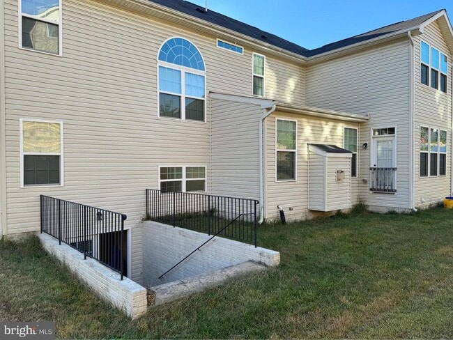 Building Photo - 3238 Fledgling Cir
