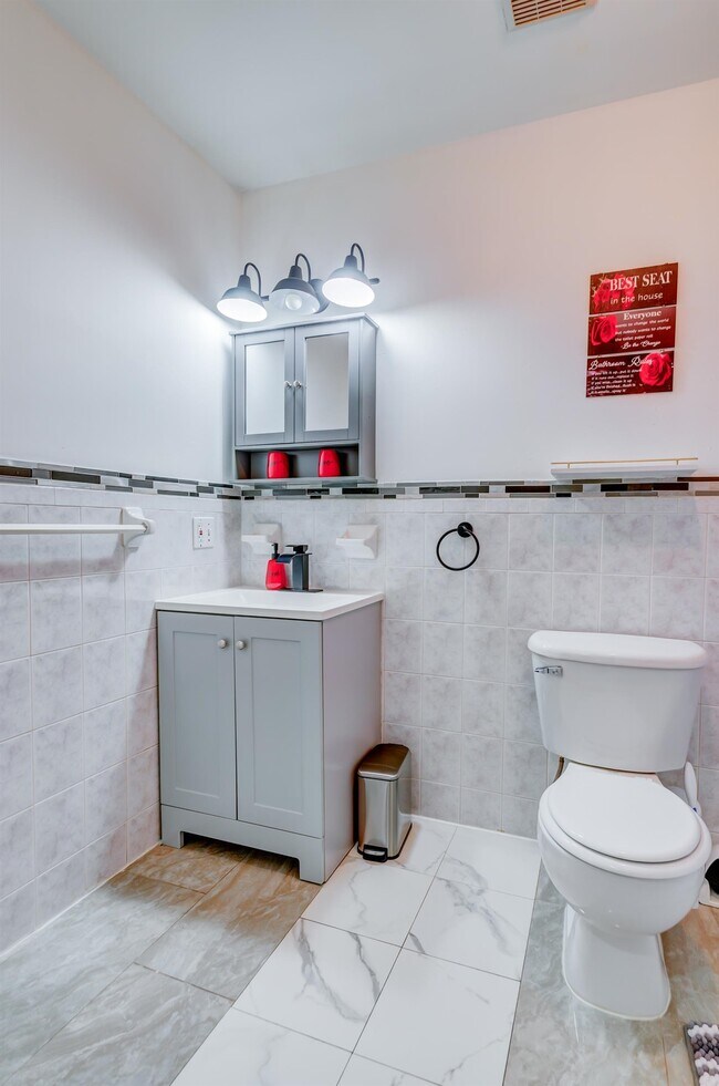 Building Photo - 34 Pamrapo Ave