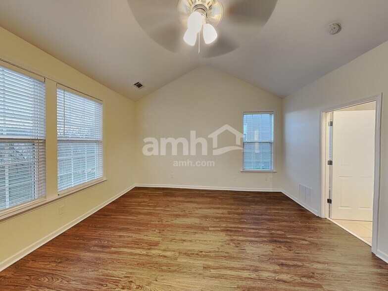 Building Photo - 1823 Madrid Falls Dr