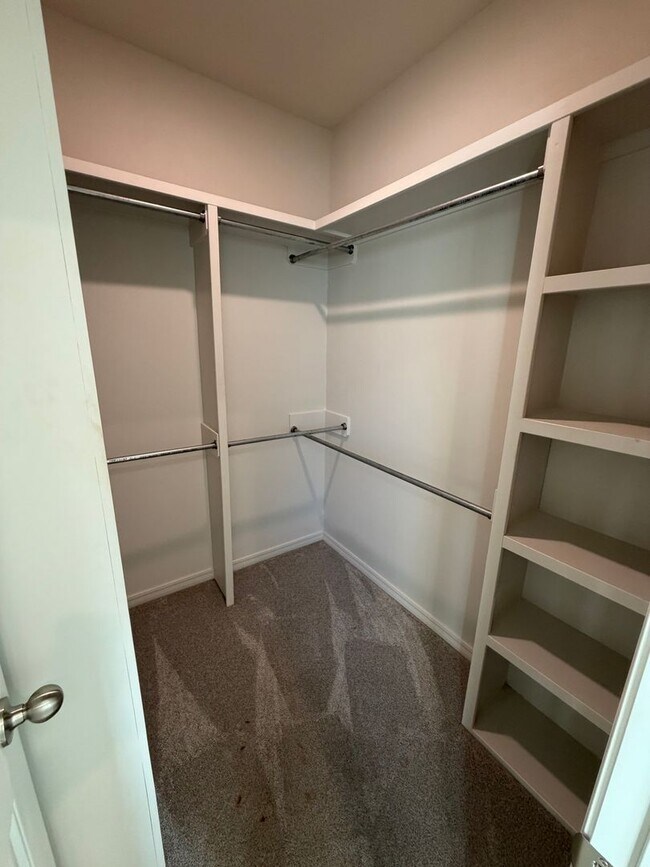 Building Photo - 1436 Champagne Blvd