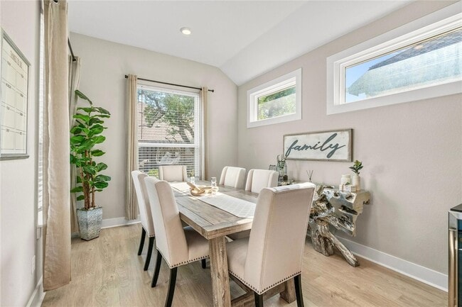 Building Photo - 533 Mallow Rd