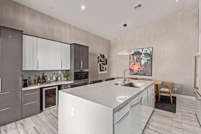 Building Photo - 8302 E Heatherbrae Ave