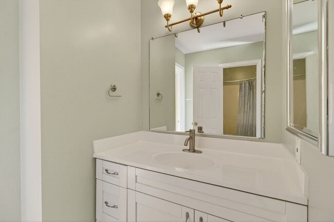 Building Photo - 207 Choisy Crescent