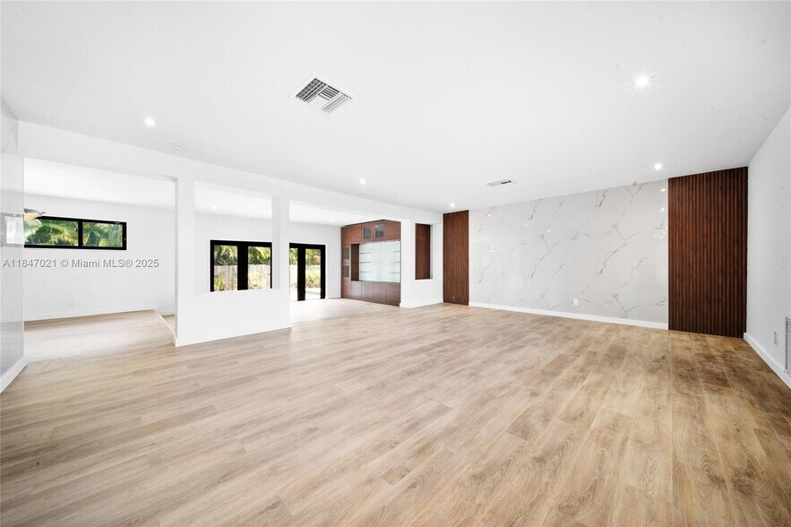 Building Photo - 19402 NE 19th Ct